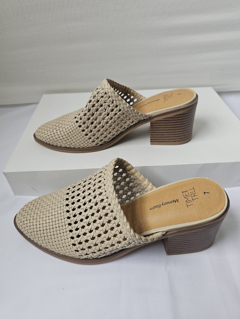 Time and Tru Cream Woven Heeled Mules Clogs Sz 7 Boho